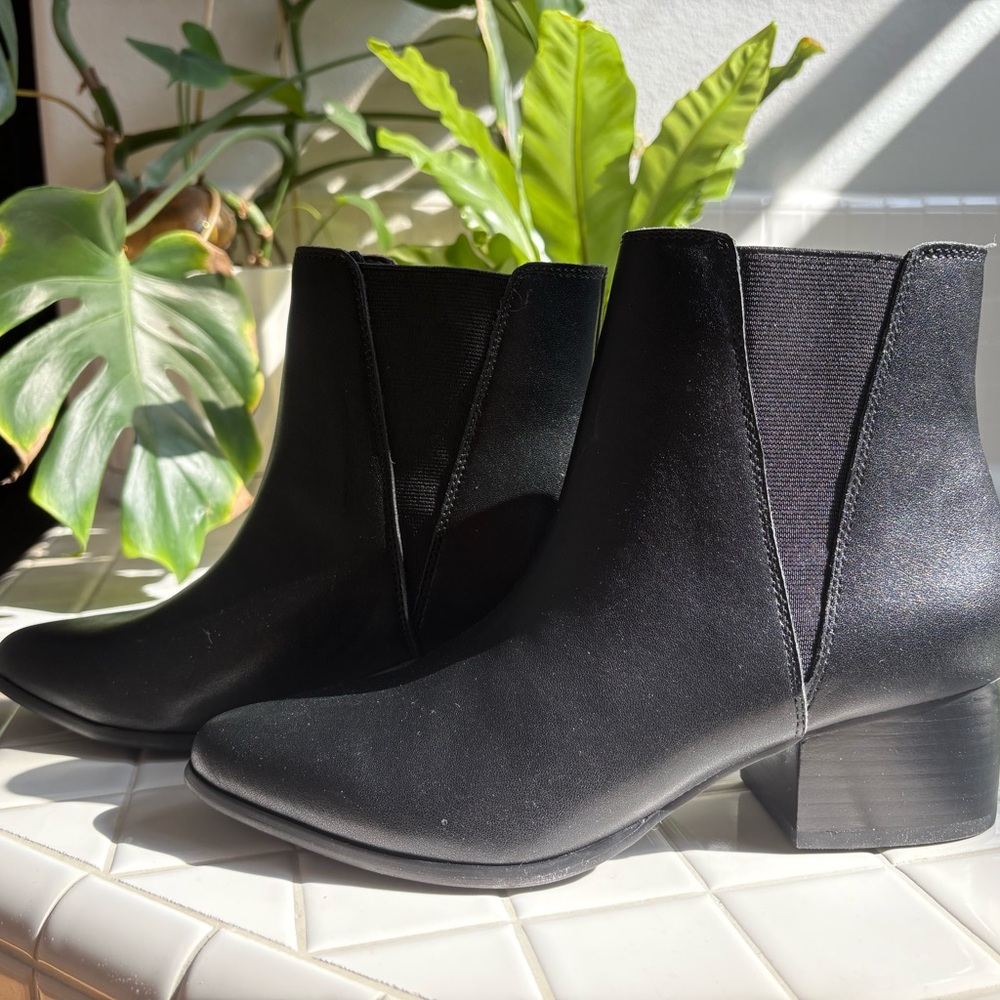 Urban Outfitters Black Leather Chelsea Boots